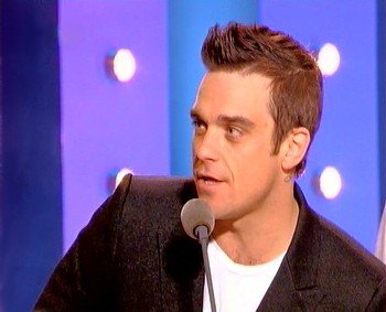 Robbie Williams recevant le prix de meilleur artiste international de l'année