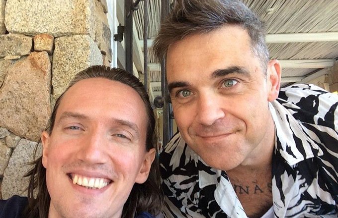 Robbie Williams et Carla Bruni-Sarkozy inaugurent un Yatch